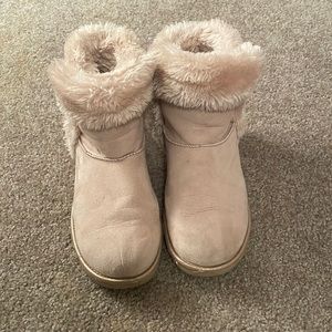 Light pink Airwalk boots - size kids 6.